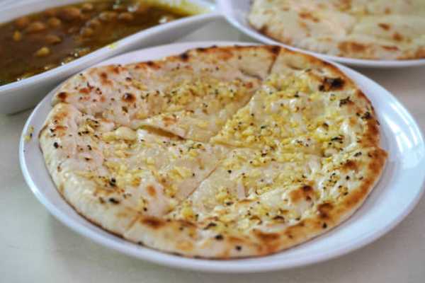Gaarlic Naan