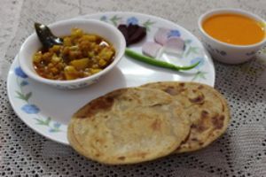 Paratha(3pcs) With Veggie Curry