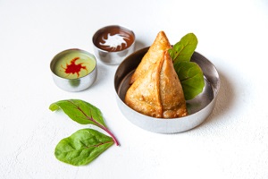 Samosas: Veg | Lamb (2)