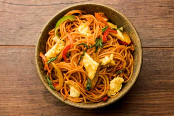 Egg Hakka Noodles (Chef