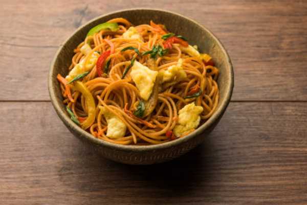 Chicken Hakka Noodles (Chef