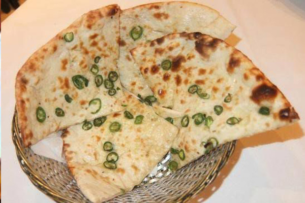 CHILLI GARLIC NAAN