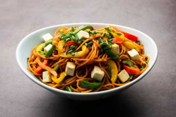 VEGETABLE HAKKA NOODLE