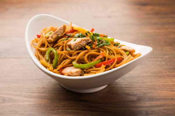 CHICKEN HAKKA NOODLE