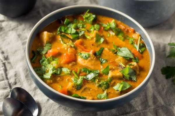 CHICKEN CURRY (ANDHRA STYLE)