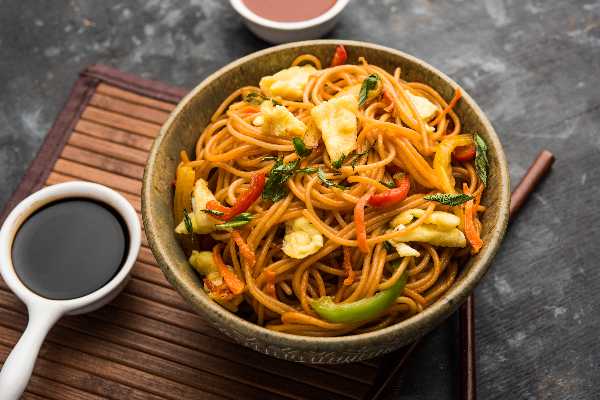 Egg Hakka Noodles