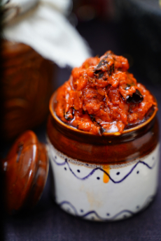 Tomato Pickle (Takkali Pachadi)