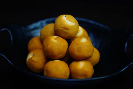 Bandar Laddu (Besan)