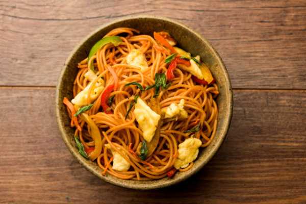 Egg Schezwan Hakka Noodles