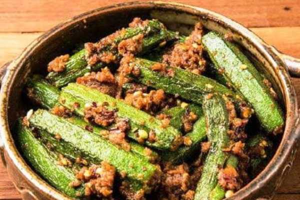 Lazeez Bhindi Masala