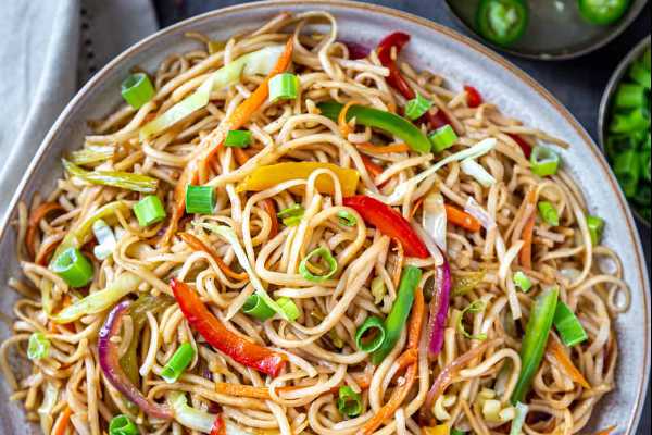 Veg Hakka Noodles