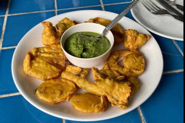 Spinach and Onion Pakoda