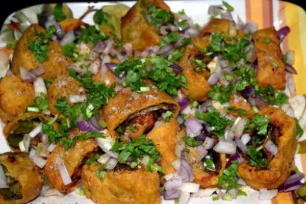 Onion Cut Mirchi Chaat 