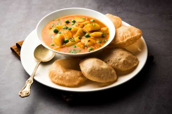 Poori (2 pieces) with Channa