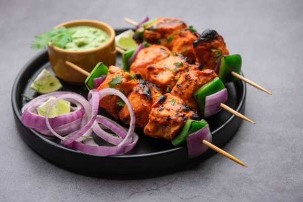 CHICKEN TIKKA (8PCS)