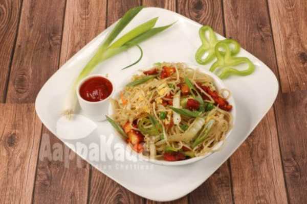 SZECHUAN CHICKEN FRIED NOODLES 