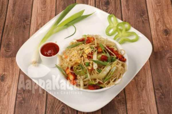 SZECHUAN GARLIC CHICKEN NOODLES 