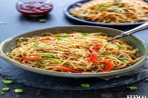 GARLIC VEG NOODLES 