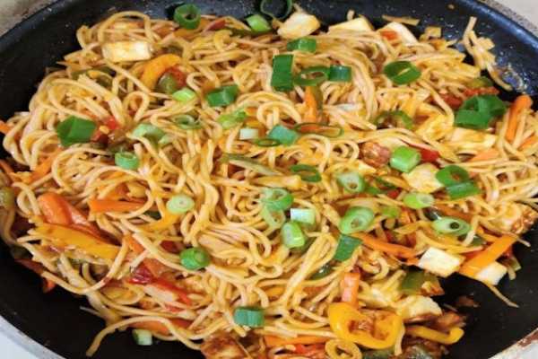 SZECHUAN PANEER NOODLES 