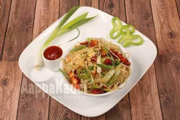 SZECHUAN CHICKEN FRIED NOODLES 