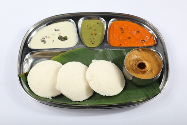 IDLY WITH GOAT CURRY (1PS)