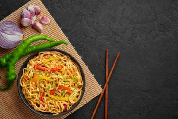 GARLIC CHICKEN NOODLES 