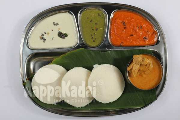 IDLY WITH CHICKEN CURRY 
