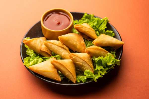 Hyderabadi  Veg Onion  Samosa(6 Pices New Product )