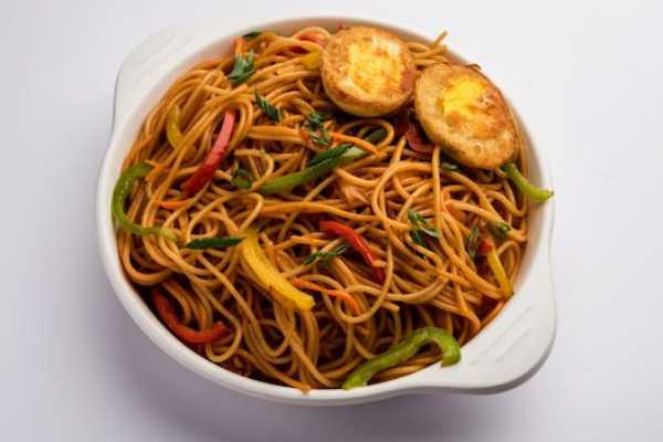 Schezwan Egg Hakka Noodles