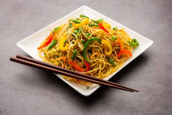 Veg Hakka Noodles