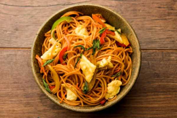 Egg Hakka Noodles