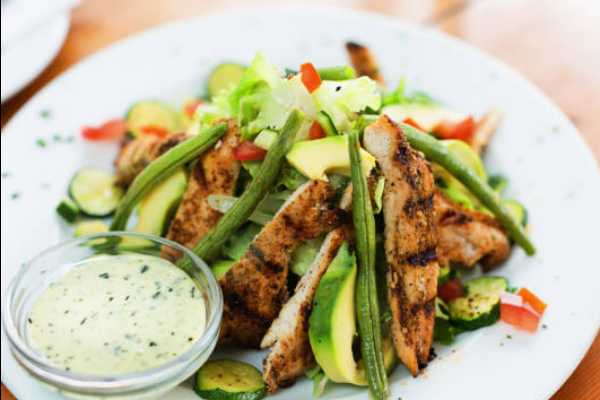 Chicken tikka avocado salad