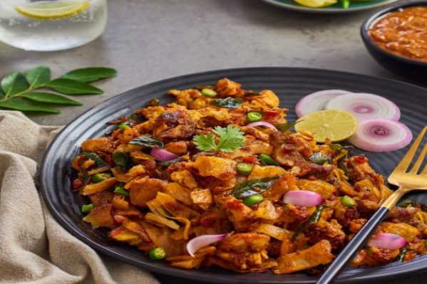 Chicken kottu parotta 