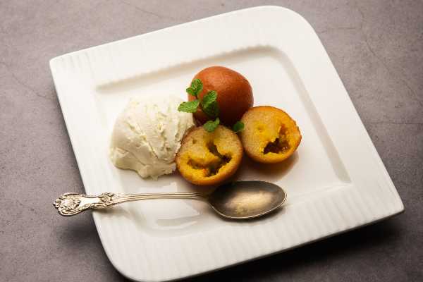 Gulab jamun with ice cream 