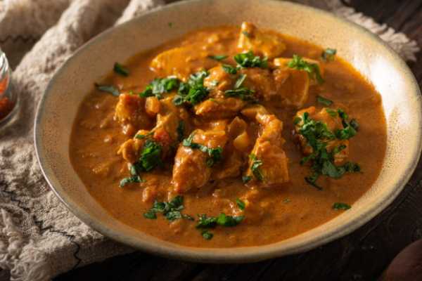 CHICKEN CURRY 
