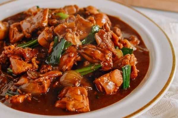 GINGER CHICKEN 