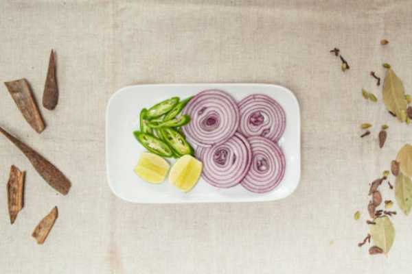 Salad (Cut Onions & Limes)