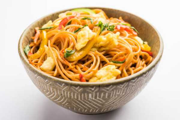 Egg Hakka Noodles