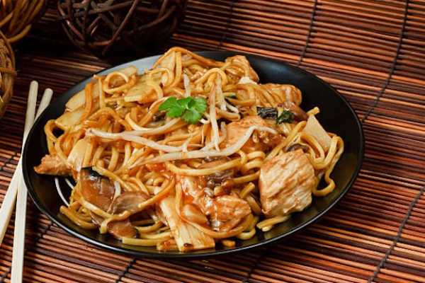 Schezwan Chicken Noodles