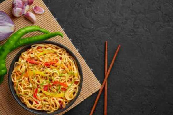 GARLIC CHICKEN NOODLES