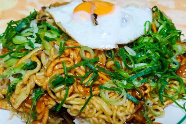 SZECHUAN EGG FRIED NOODLES