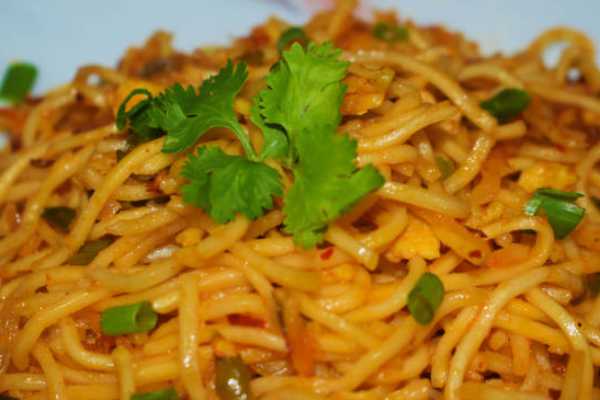 SZECHUAN GARLIC EGG NOODLES