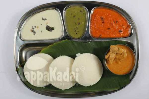 IDLY WITH CHICKEN CURRY