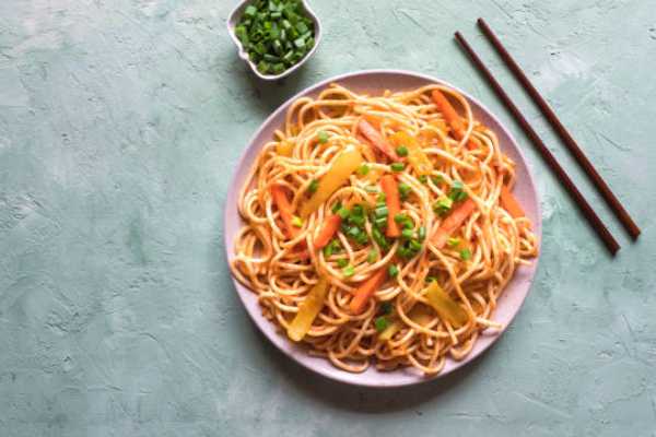 Schezwan Veg Hakka Noodles