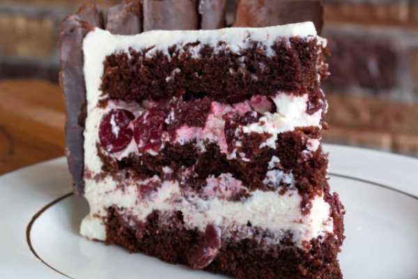 Black Forest Eggless Pastrie