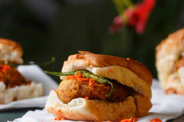 Vada Pav (1)