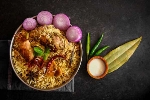 Chicken Dum Biryani (Hyderabadi)