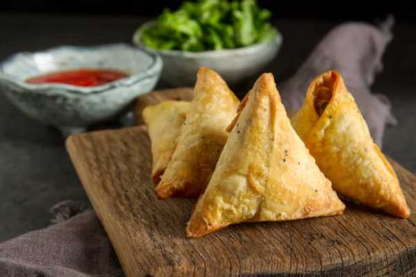 Onion Samosa (6)
