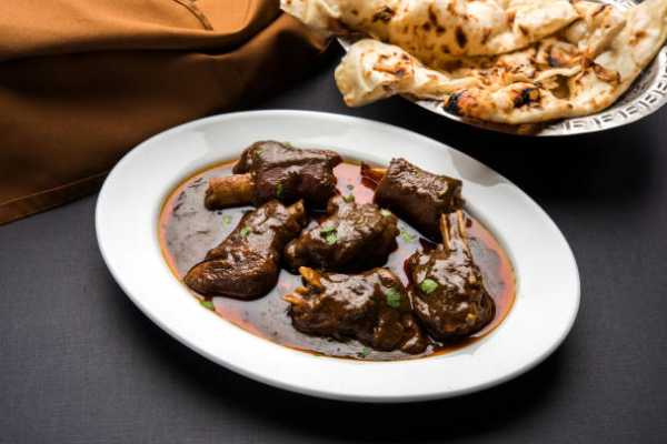 Goat Paya/Nahari (16oz) with Tandoori Roti