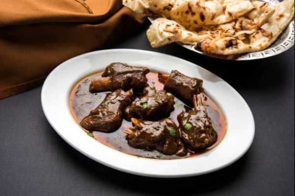 Goat Paya/Nahari (16oz) with Tandoori Roti